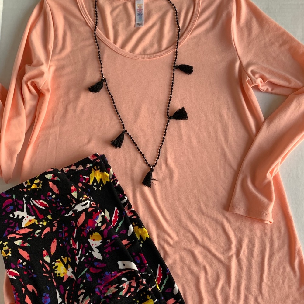 Lularoe Outfit Small Lynnae and OS Leggings